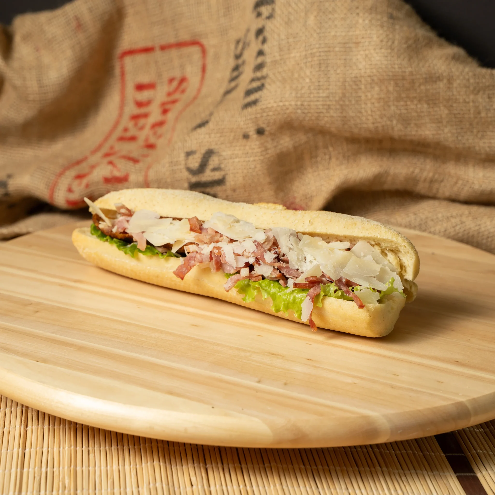 Sandwich with prosciutto and graviera