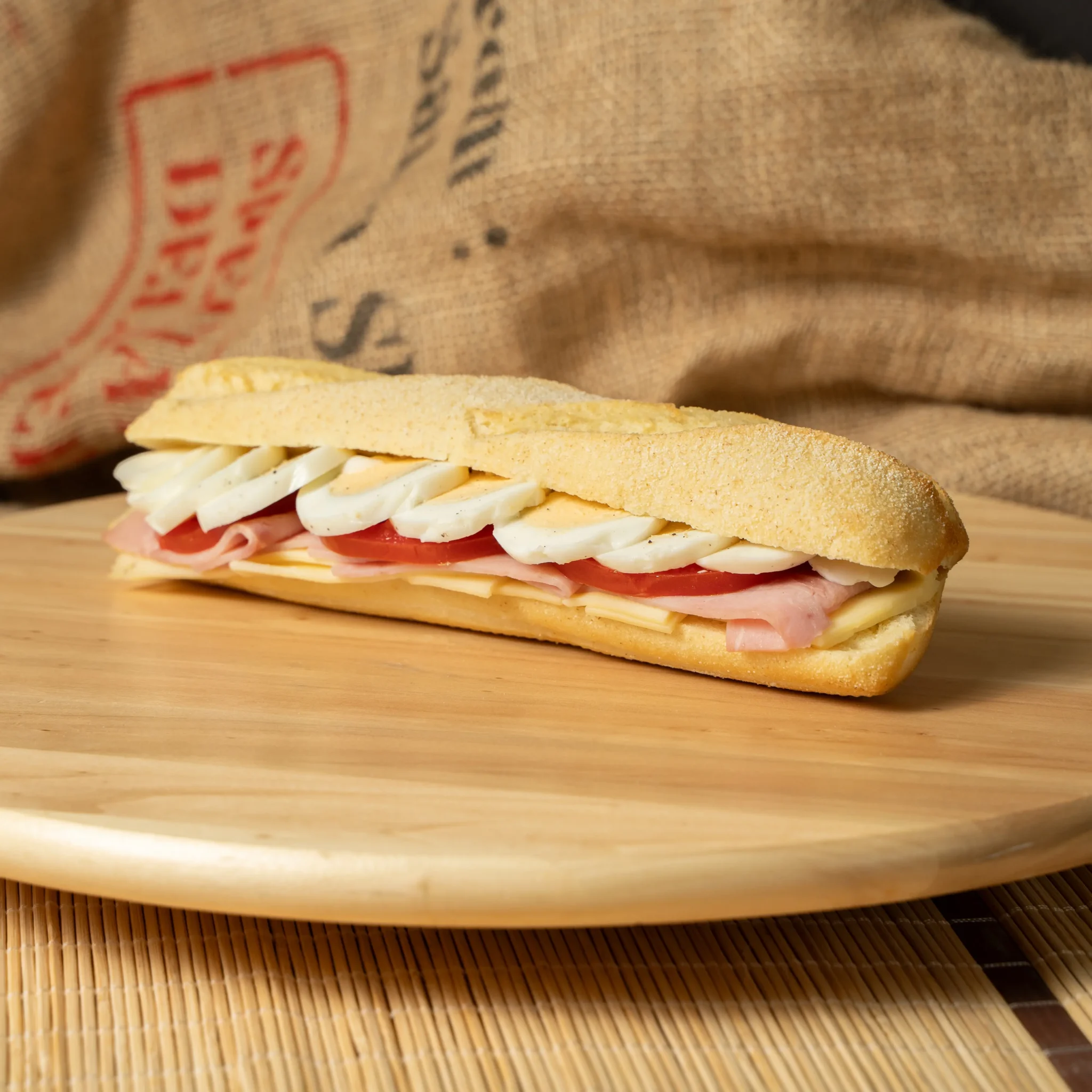 Egg, tomato and ham sandwich